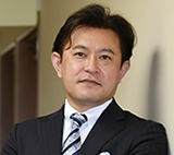山野嘉久理事長